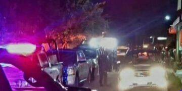 En Apatzingán: aseguran moto con número de serie borrado y arsenal de ropa táctica abandonado en la colonia Colosio
