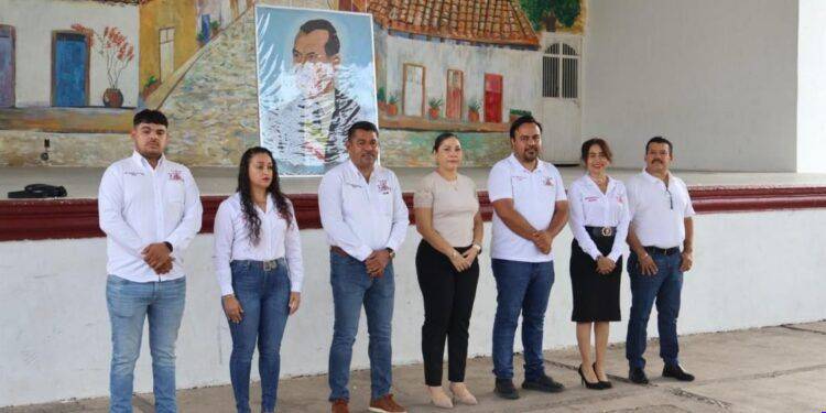 PRI encabeza protesta en Múgica en defensa de productores y empacadores cítricos; Memo Valencia acusa al gobernador de pretender despojarlos de una empacadora