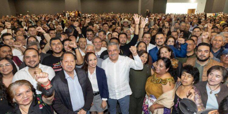 Fanny Arreola cumple a Holanda: entrega techumbre que protege del sol y la lluvia a niñas y niños de primaria
