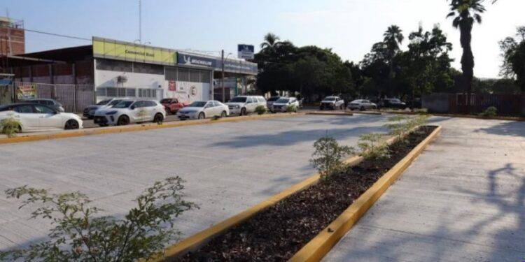 Fanny Arreola y miembros del Cabildo abren estacionamiento GRATUITO en Parque Amanecer en beneficio de familias y locatarios del Mercado Ignacio López Rayón
