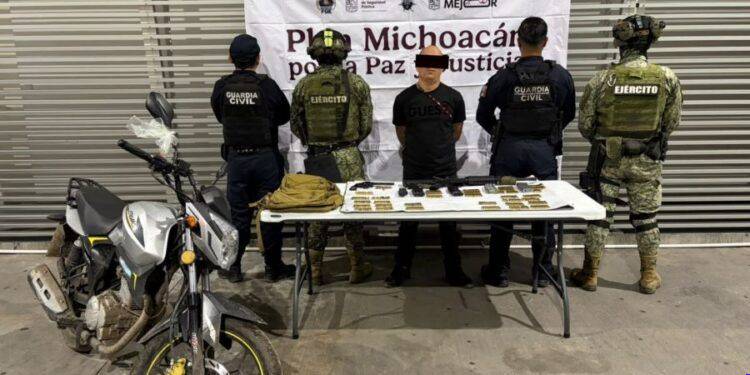 Atacan a balazos dos viviendas en Parácuaro; movilizan Ejército y Guardia Nacional